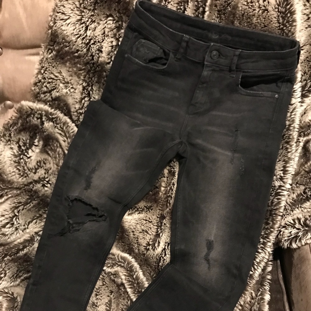 Zara, US Size 4, distressed black cropped denim